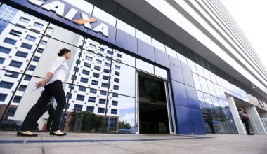 Caixa paga nesta terça (18) abono salarial para nascidos em agosto