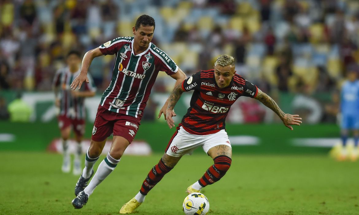 Mesmo com um a menos, Fluminense segura empate com o Flamengo